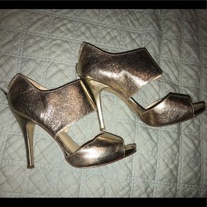 Nine West heels in gorgeous shiny light gold